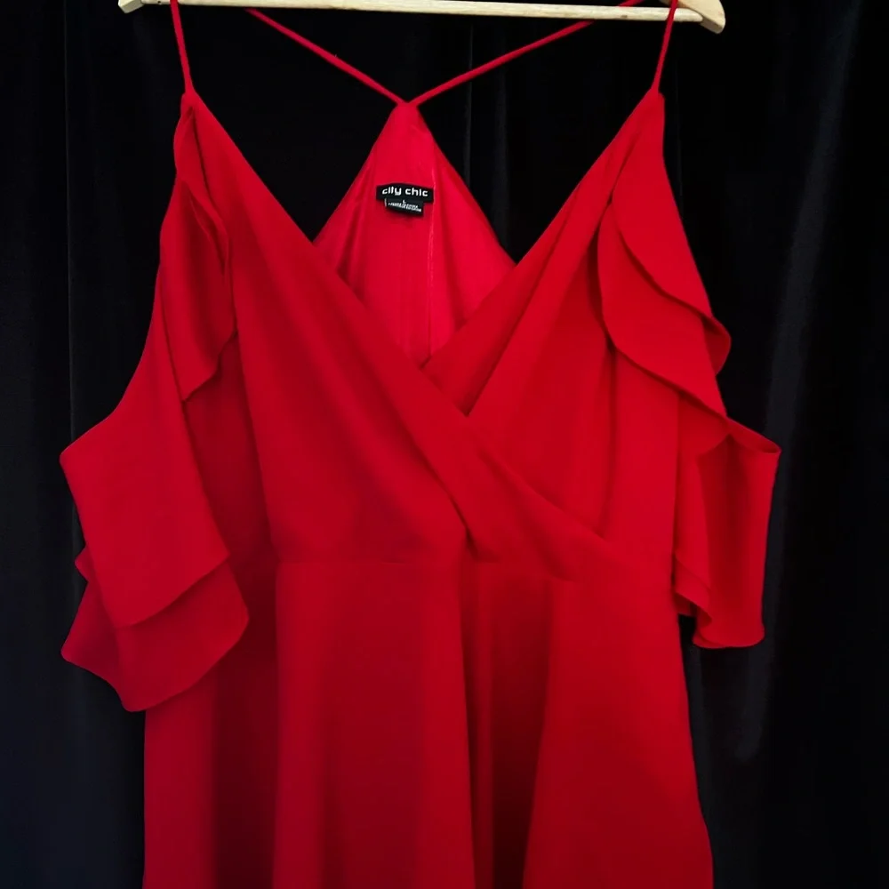 Formal dress City chic size L (20) sexy red dress Hot Deep v neck, cold shoulder - Picture 7 of 16